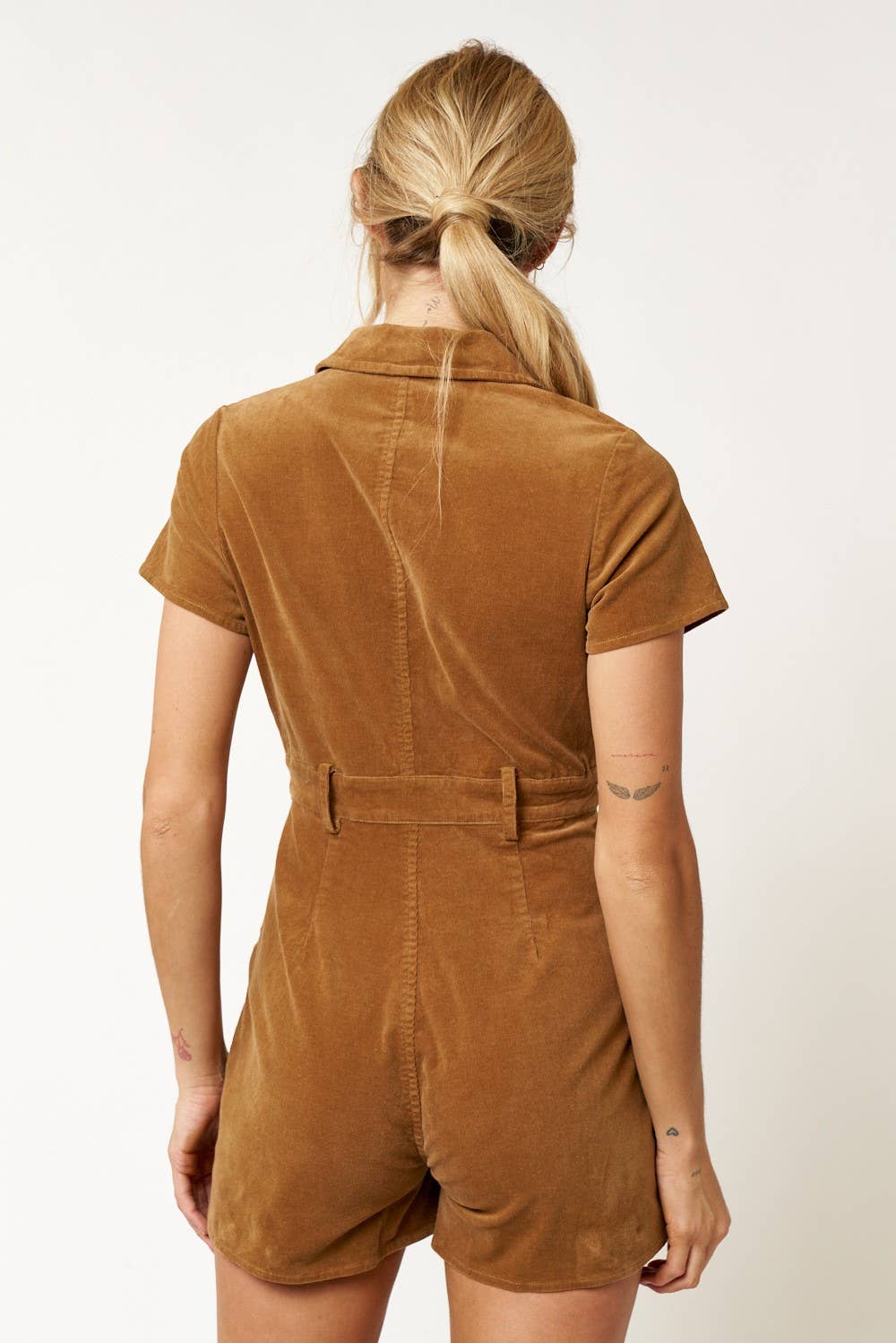 CORDUROY COLLARED ZIPPER UP SHORT SLEEVE ROMPER: CAMEL
